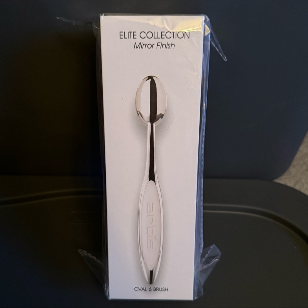 Artis Oval 6 Brush